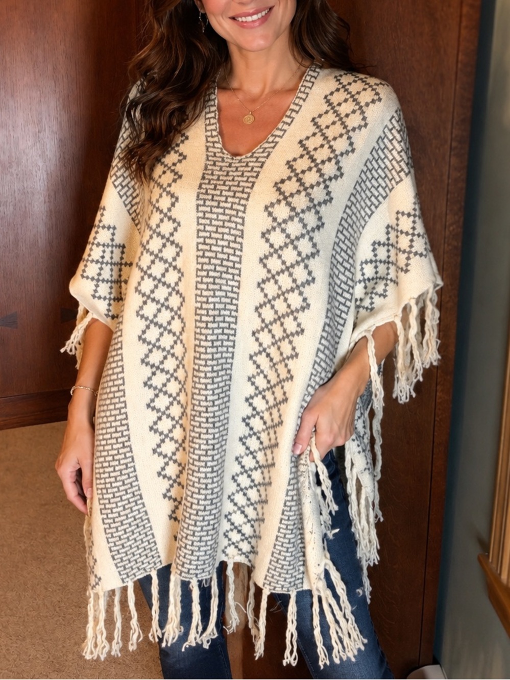 Monteau Fringed Poncho Sz L